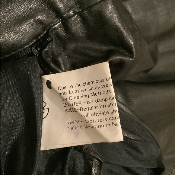 EUC black leather skirt Gossip Vancouver Canada - Picture 10 of 15